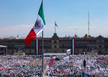 “México es mucha pieza”: Sheinbaum reúne a más de 350 mil mexicanos en el zócalo