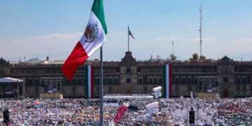 “México es mucha pieza”: Sheinbaum reúne a más de 350 mil mexicanos en el zócalo