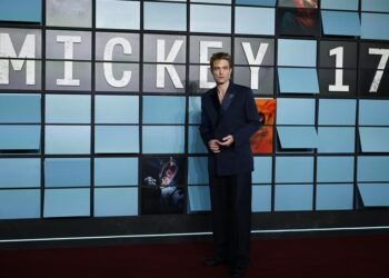 ‘Mickey 17’ se coloca en primer lugar en taquillas de EE.UU.