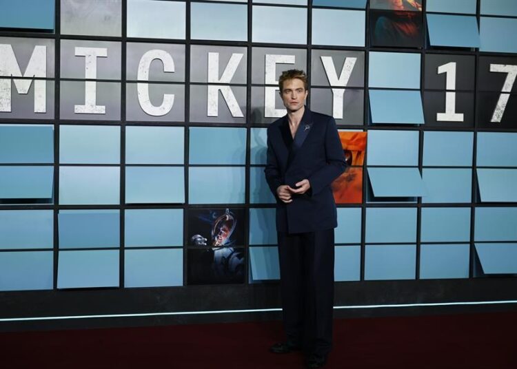 ‘Mickey 17’ se coloca en primer lugar en taquillas de EE.UU.