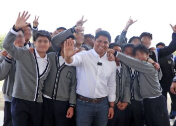Omar Muñoz inaugura arco techo en la Unidad Educativa Frida Kahlo