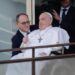 Papa Francisco reaparece en público y condena bombardeos en Gaza