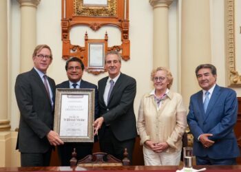 Pepe Chedraui reconoce al embajador de Países Bajos como visitante distinguido