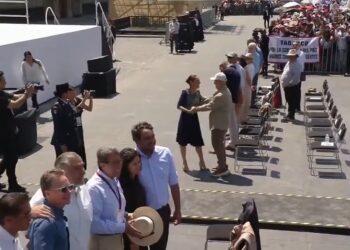 La tonta adicción de las selfis en la política