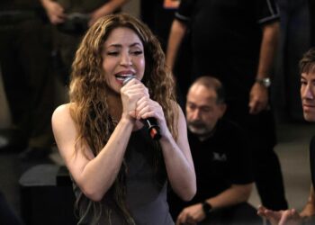 Shakira llega a Argentina luego de cancelar sus conciertos en Chile