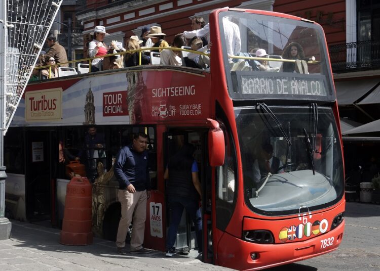 Turismo analiza reubicación de turibuses de la zona de Analco