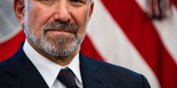 Trump acuerda con automotrices reducir aranceles: CNN