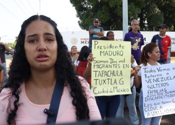 Venezolanos en sur de México piden vuelos humanitarios