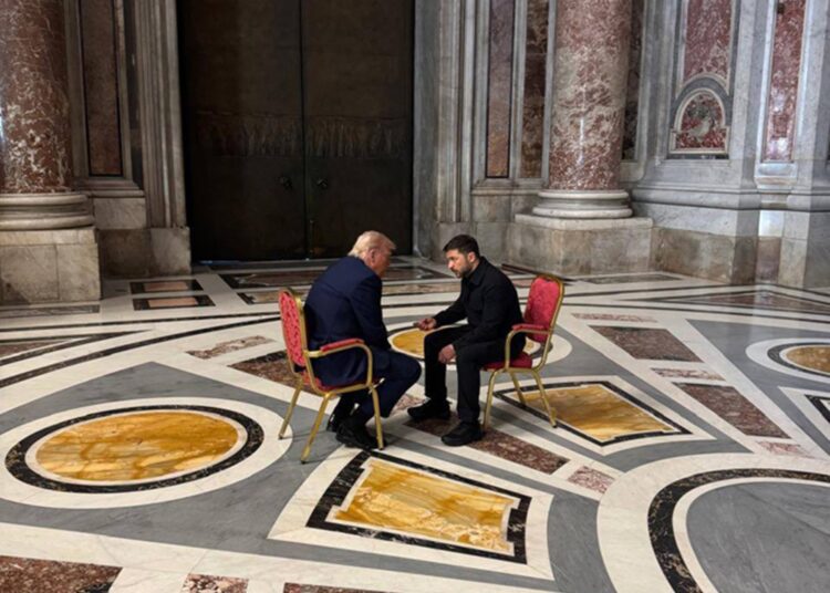 Trump y Zelenski se reúnen en Roma