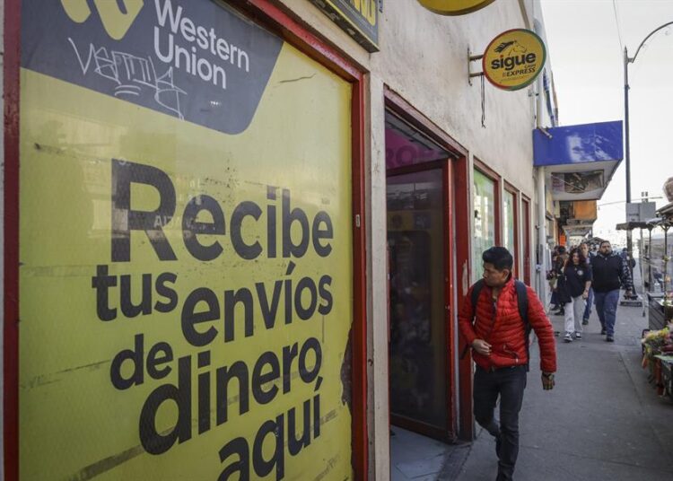 Remesas a México caen 0.8 % en febrero