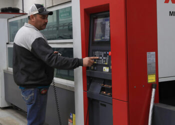 Actividad económica de México cae 0.7 %