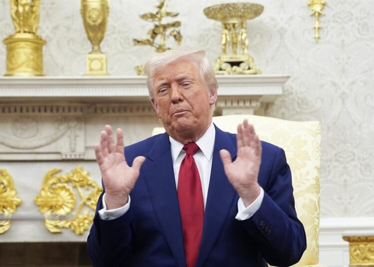 Trump admite costo por aranceles, pero asegura que “irá bien”