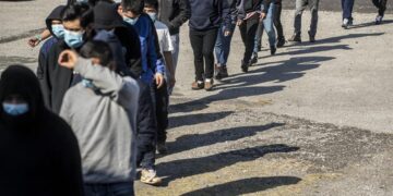 Jefe de inmigración en EE.UU. quiere deportaciones “como Amazon”