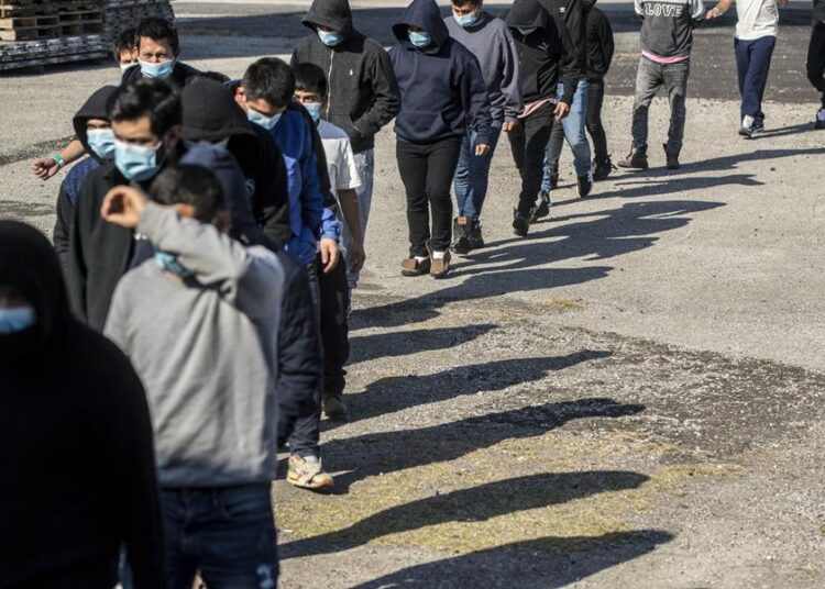Jefe de inmigración en EE.UU. quiere deportaciones “como Amazon”