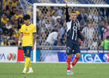 Nelson Deossa mantiene a Monterrey en la repesca
