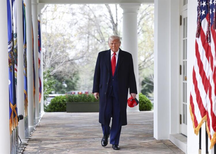 Trump: China «en pánico» y con malas jugadas ante aranceles