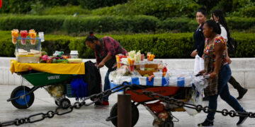 Baja al 2.2 % el desempleo en México