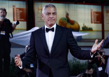 Estrellas acogen a George Clooney en Broadway