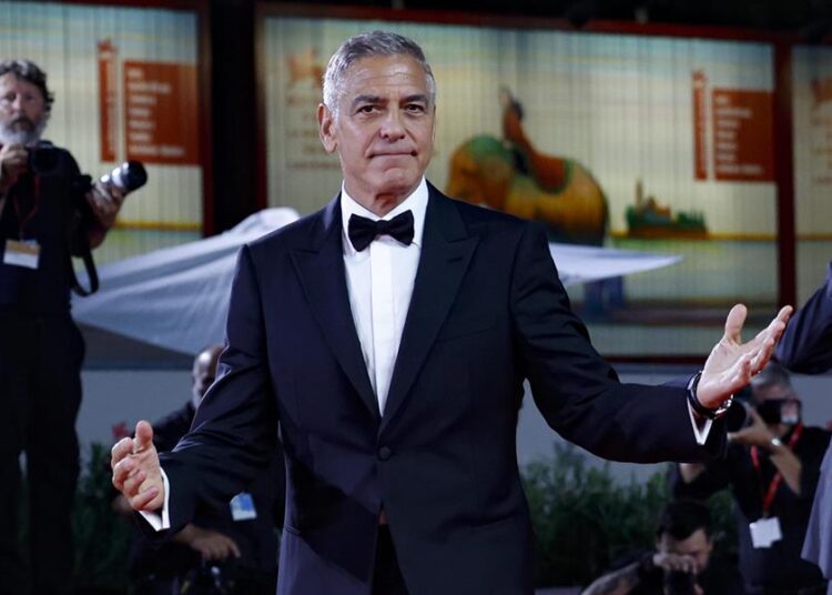 Estrellas acogen a George Clooney en Broadway