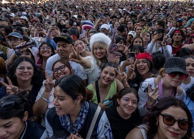 Festival Pa’l Norte empieza con cientos de miles de asistentes e intenso calor