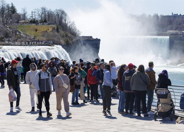 Visitas de extranjeros a EE.UU. caen un 11,6 % en marzo