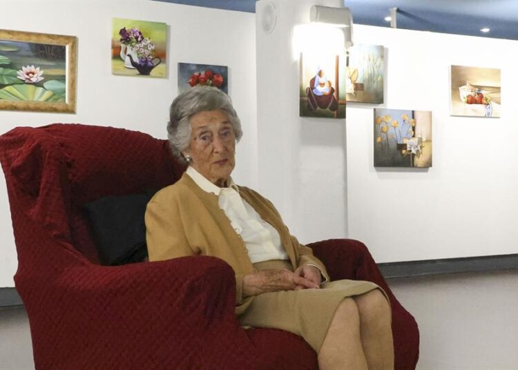 Nunca es tarde: debuta con 94 años en su primera exposición de cuadros