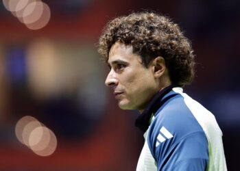 Guillermo Ochoa busca volver al Tri desde Portugal