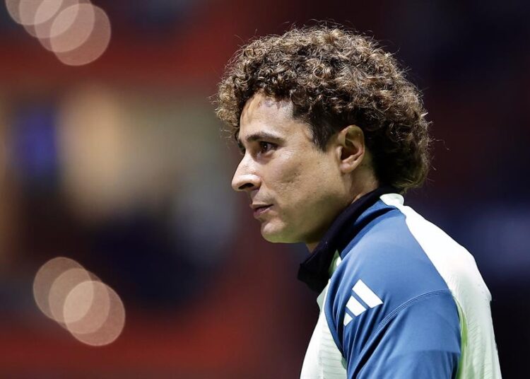 Guillermo Ochoa busca volver al Tri desde Portugal