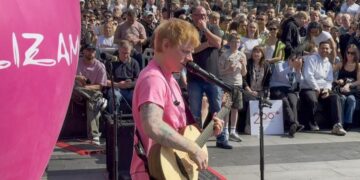 Ed Sheeran ofrece concierto sorpresa en Londres para ‘Azizam’