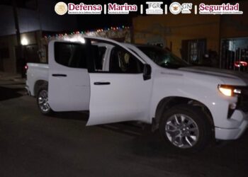 Tras ejecutar un cateo en Baja California sur, detienen a cuatro hombres y aseguran armamento