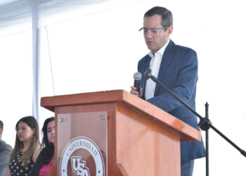Carlos Barrientos presenta propuestas en foro académico sobre el Poder Judicial 2025