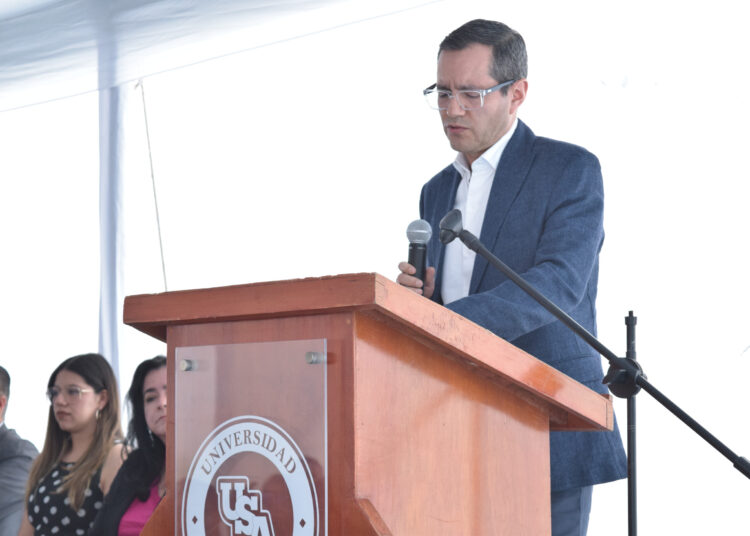 Carlos Barrientos presenta propuestas en foro académico sobre el Poder Judicial 2025
