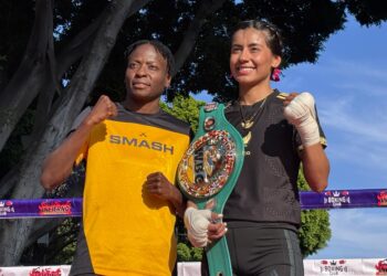 La Bonita Sánchez tuvo entrenamiento abierto en el Zócalo de Puebla