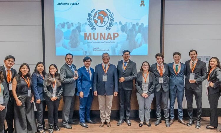 Jóvenes debaten el futuro del mundo en el Munap 2025