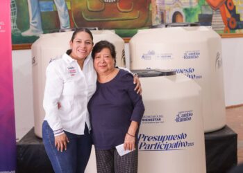 Mejora Lupita Cuautle condiciones de vida en San Andrés con entrega de tinacos