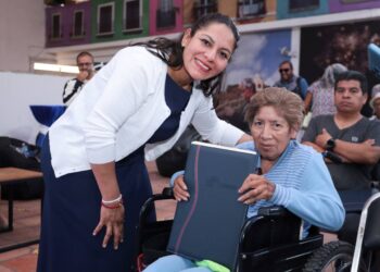 Lupita Cuautle da certeza legal en San Andrés Cholula con entrega de sentencias