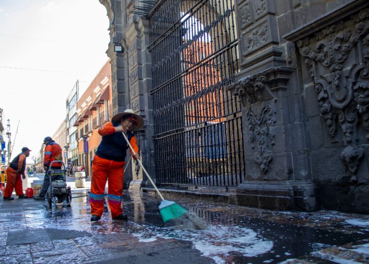 Puebla se prepara para recibir a turistas con limpieza integral