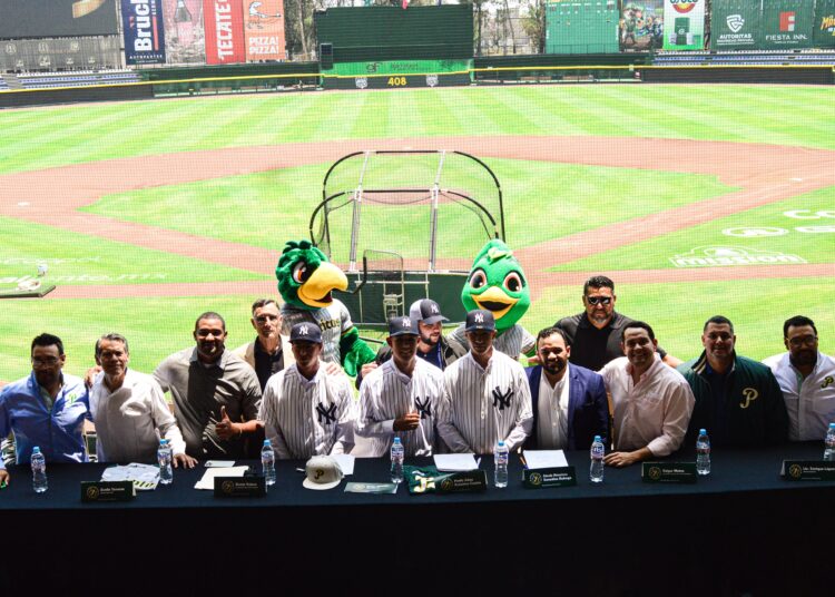 Tres peloteros de la Academia de Pericos firman con Yankees
