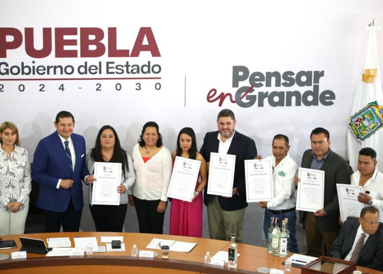 Puebla gana 60 medallas en concurso nacional de mezcal