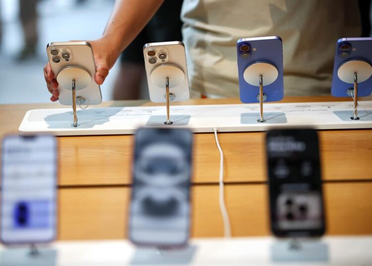 Trump exime a ‘smartphones’ y monitores de «aranceles recíprocos»