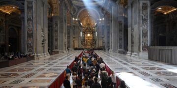 250 mil personas despiden al papa en San Pedro