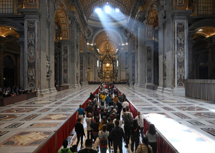 250 mil personas despiden al papa en San Pedro