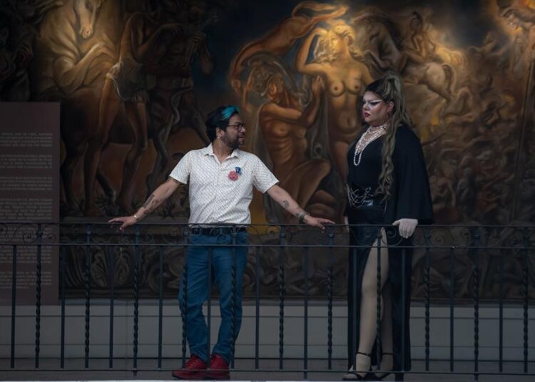 Harvard invita a drags cuentacuentos de México