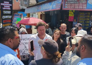 En la Emiliano Zapata, director de Agua de Puebla atiende a vecinas y vecinos