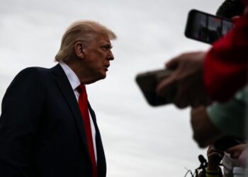 Trump restablecerá cobro de deuda estudiantil