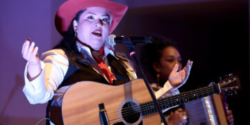 Vivir Quintana lanza disco de mujeres sobrevivientes
