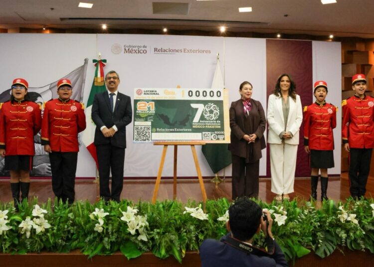 México y Pakistán celebran 70 años de relaciones diplomáticas con billete de LN
