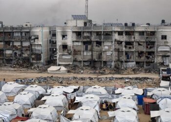 Israel sigue bombardeando campamentos de refugiados en Gaza