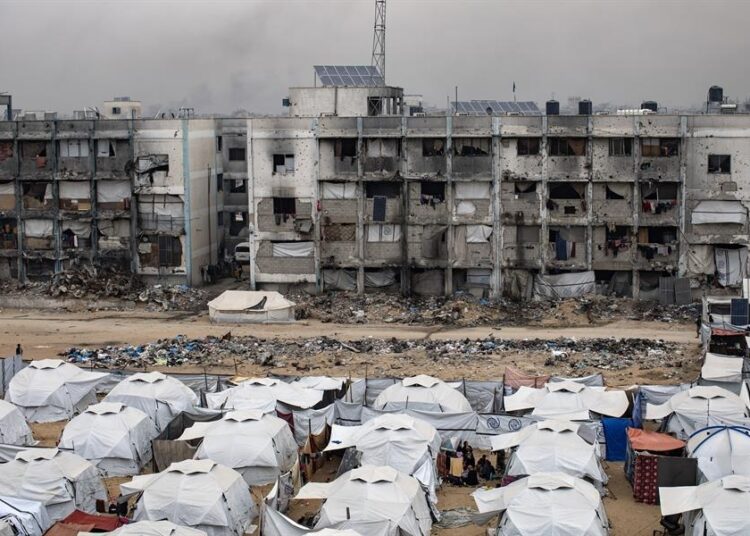 Israel sigue bombardeando campamentos de refugiados en Gaza