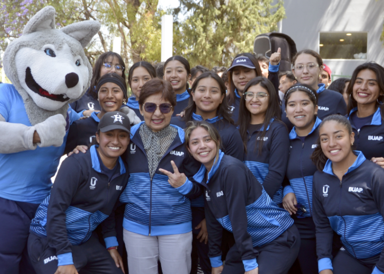 Lilia Cedillo reconoce logros de atletas de la BUAP